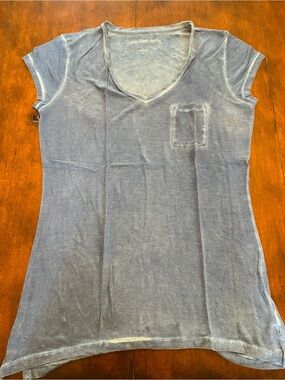 Calvin Klein Jeans Women's Blue V‑Neck Pocket Tee